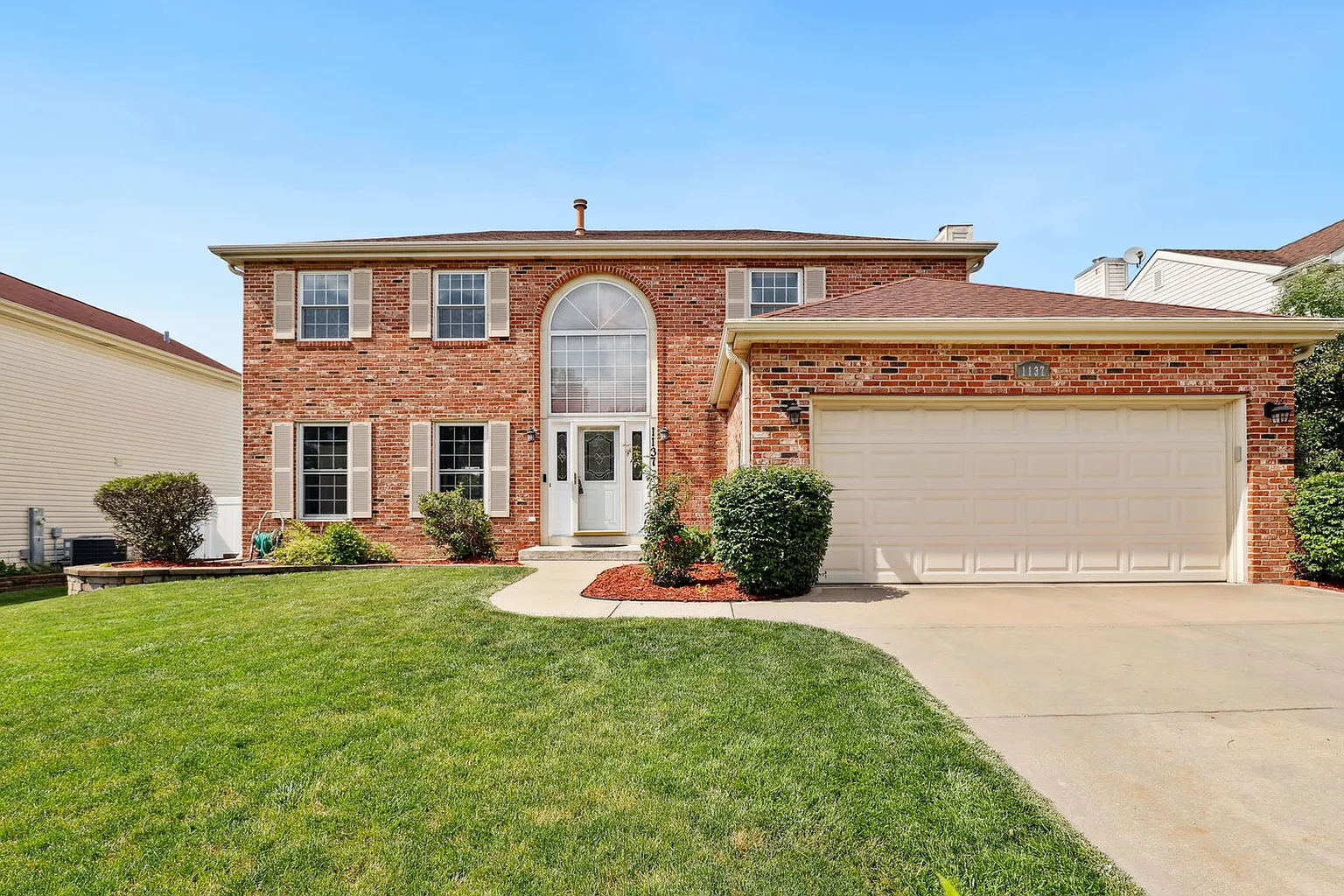1137 Hill Crest Dr photo 1