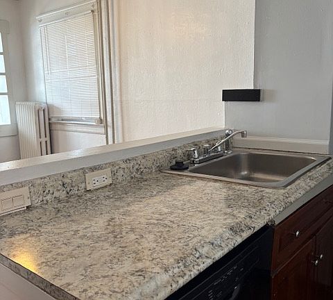 3rd image of 299 S Lincoln St #5