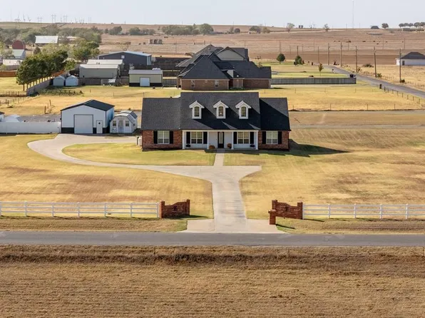 9983 N 2420th Rd, Weatherford, OK 73096