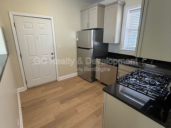 3rd image of 4652 N Saint Louis Ave APT 3E