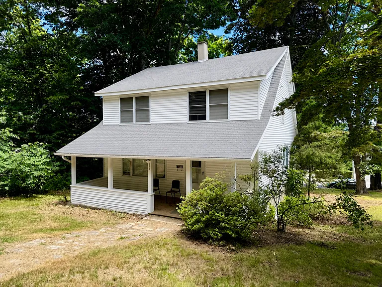 111 Nameaug Ave — Photo 1