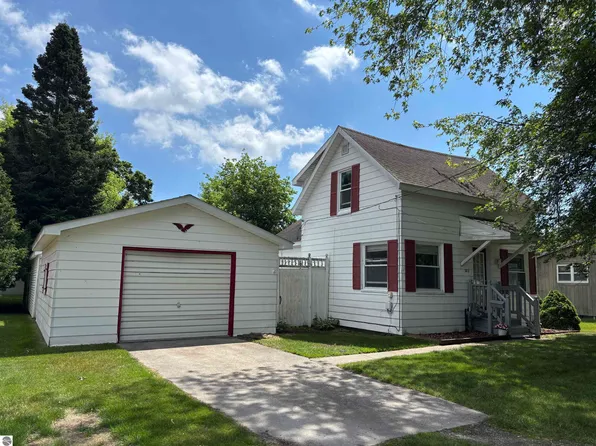 202 Evans St, East Tawas, MI 48730