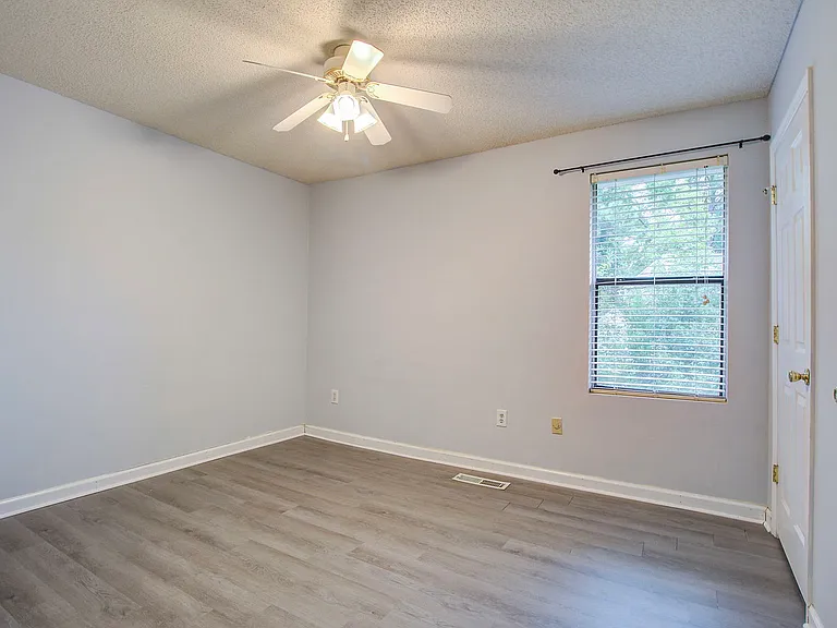 6280 Lucille Dr — Photo 17