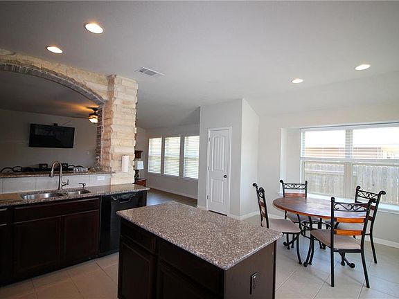 5th image of 336 Chaparro Dr