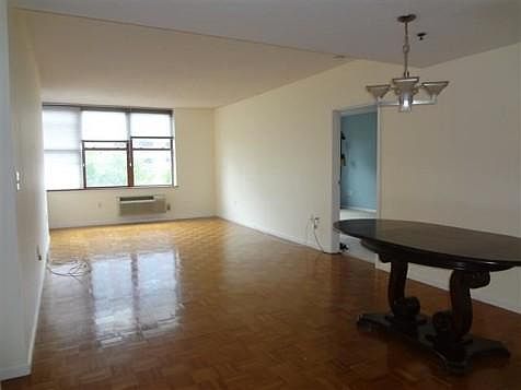 4th image of 2 Constitution Ct APT 410