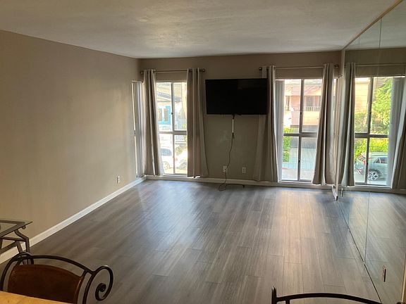 4th image of 1040 S Coast Blvd S #206