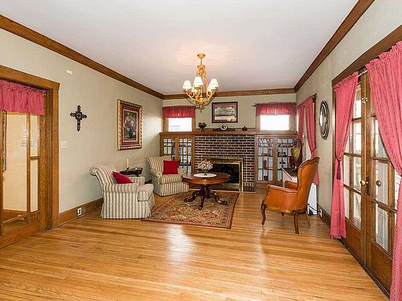 2nd image of 702 John St