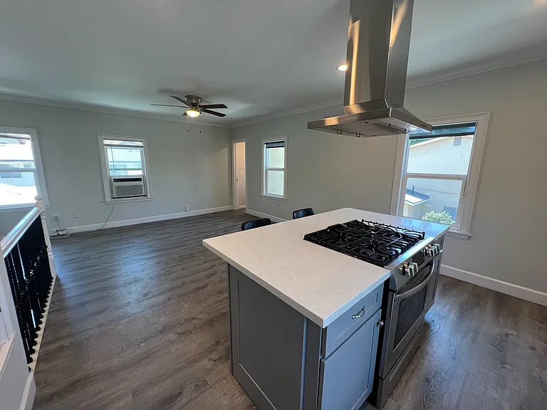 151 N Wilson Ave #6 — Photo 3