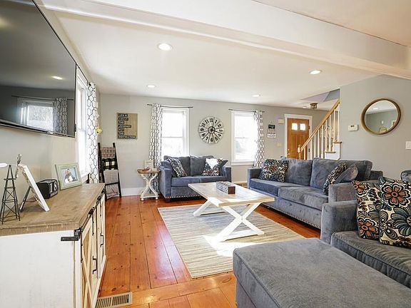 5th image of 459 Cedar St