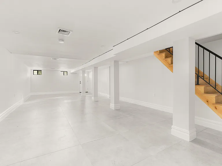 1110 Putnam Ave #1 — Photo 8