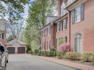 8 Barclay Ct, Newtown, PA 18940
