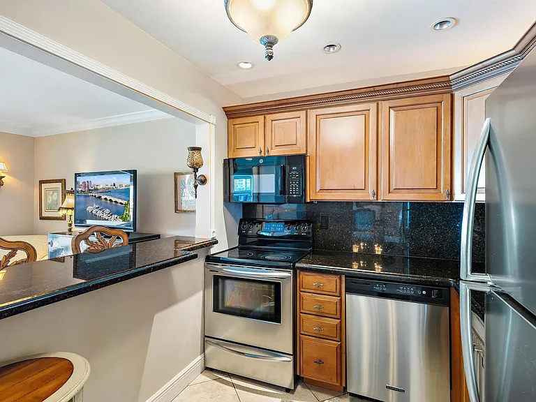 400 Wilma Cir #309 — Photo 6