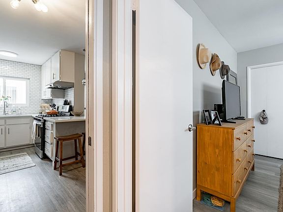 2nd image of 1524 Missouri St #5