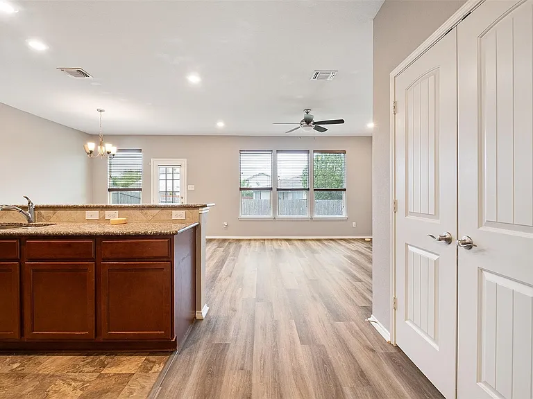 12401 Franklin D Roosevelt St — Photo 8