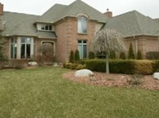18481 Clairmont Cir E, Northville, MI 48168