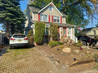 9 Van Houten St, Bergenfield, NJ 07621