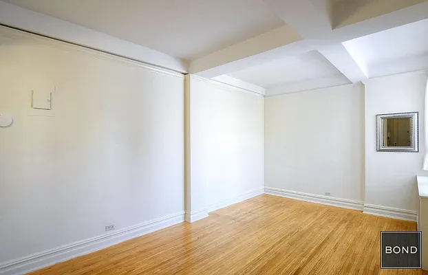 Rented by Bond New York | media 30