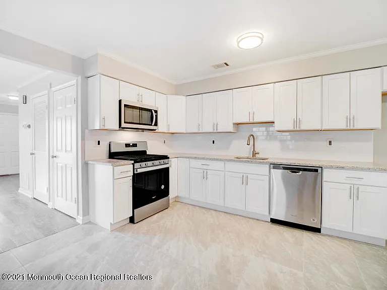 869 Mariposa Ct — Photo 5