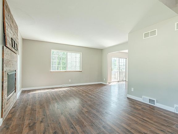 5th image of 124 Lakewood Ter