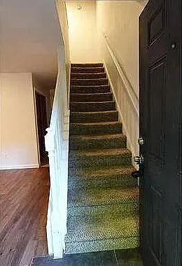2 bed, 2.5 bath, 4400 sqft, $1,399 — Photo 2