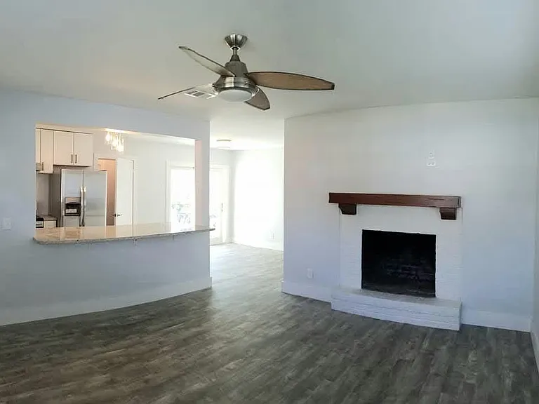 457 Hopkins St — Photo 4