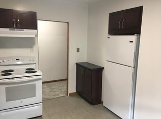 839 Oakland Rd NE APT D, Cedar Rapids, IA 52402