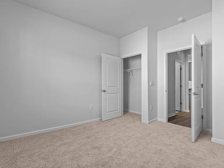 284 Robert Pl — Photo 12