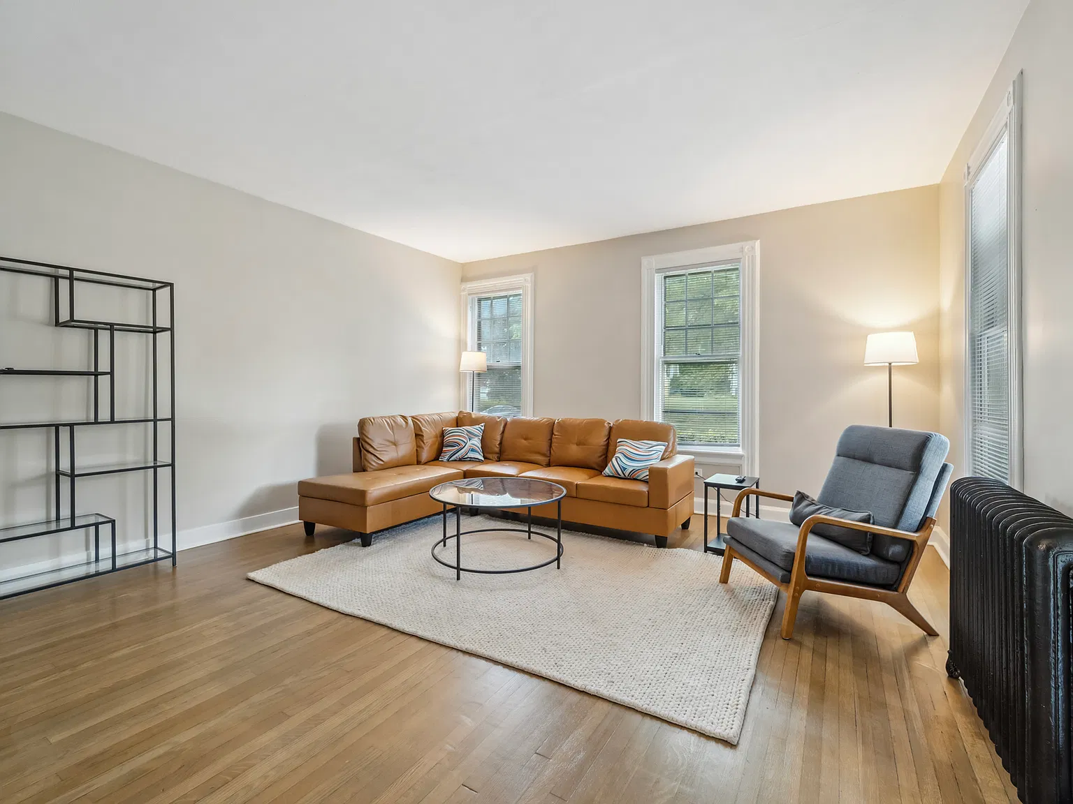 3 bed, 1.5 bath, 1600 sqft, $2,250 — Photo 2