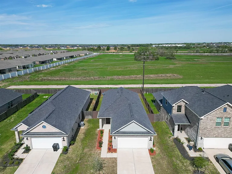 7446 French Quarter Ct — Photo 4