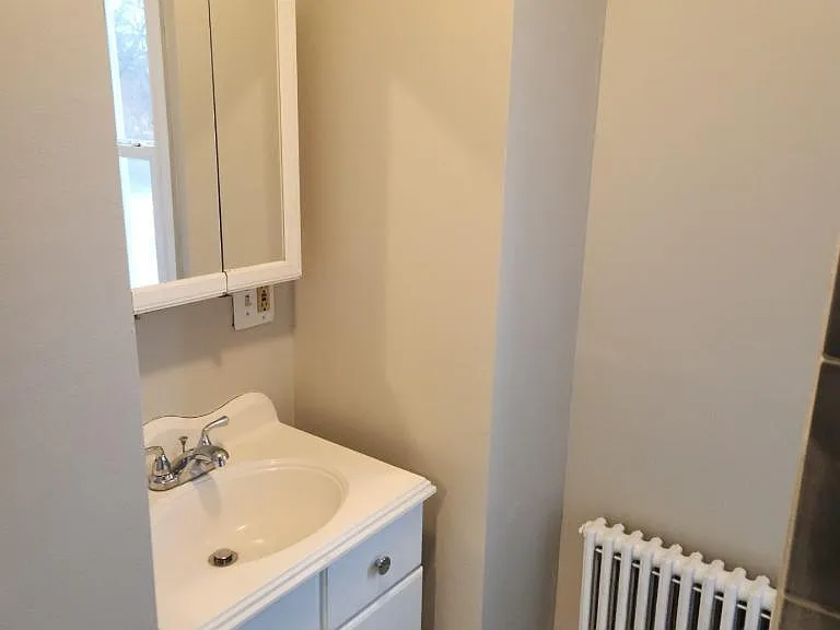 Full hall bath second floor