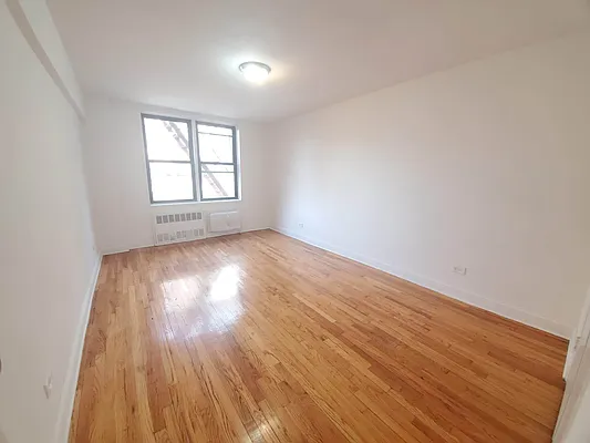 Rented by Smart NY Realty LLC | media 17