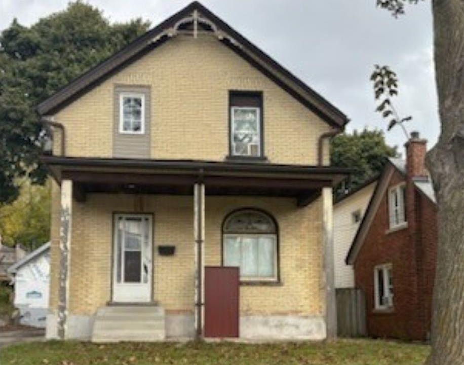 1st image of 138 Courtland Ave E