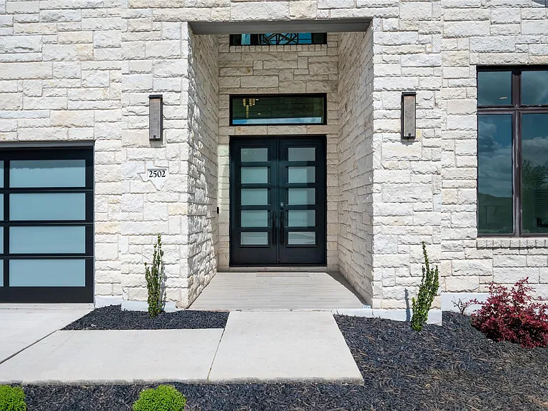 2502 Sunset Vista Cir — Photo 3