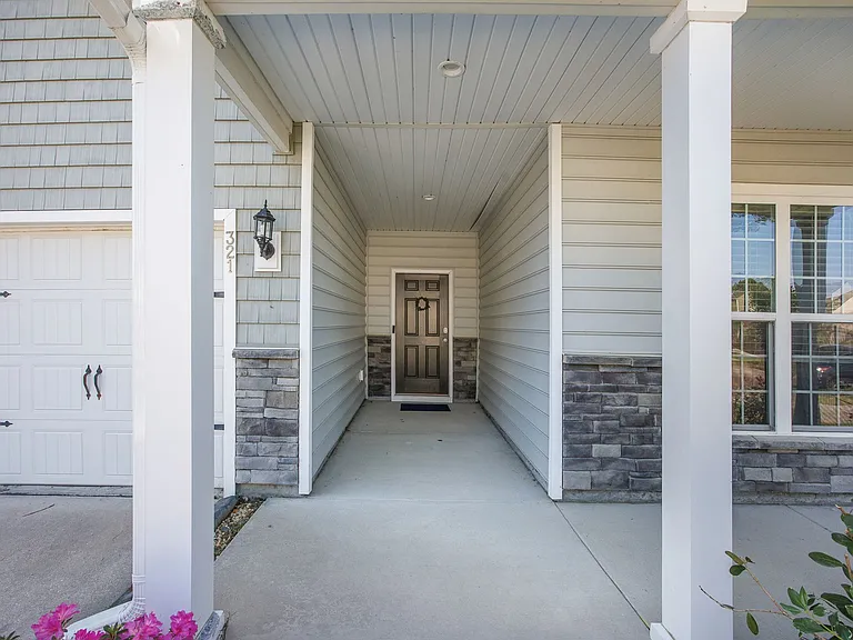 321 Decatur Dr — Photo 3
