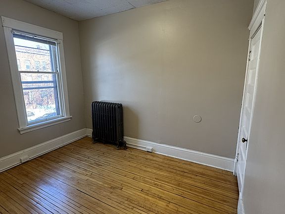 4th image of 718-720 E 1st St #7