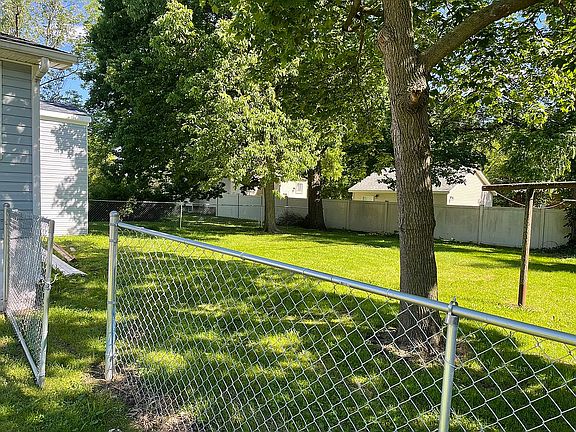 2nd image of 2069 Parkwood Ave