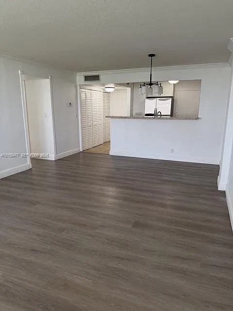 3 bed, 1205 sqft, $2,900 — Photo 2