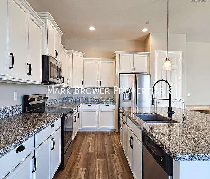 7358 W Phelps Rd — Photo 7