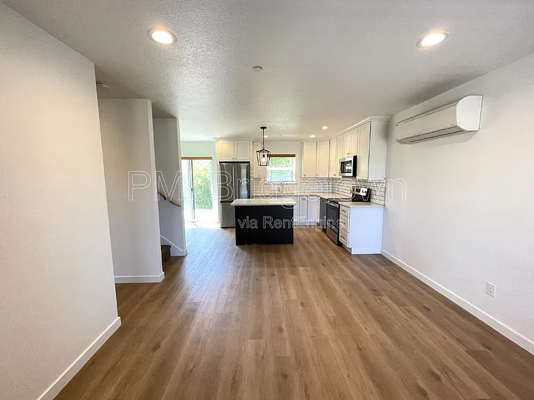 6310 SE Duke St — Photo 3