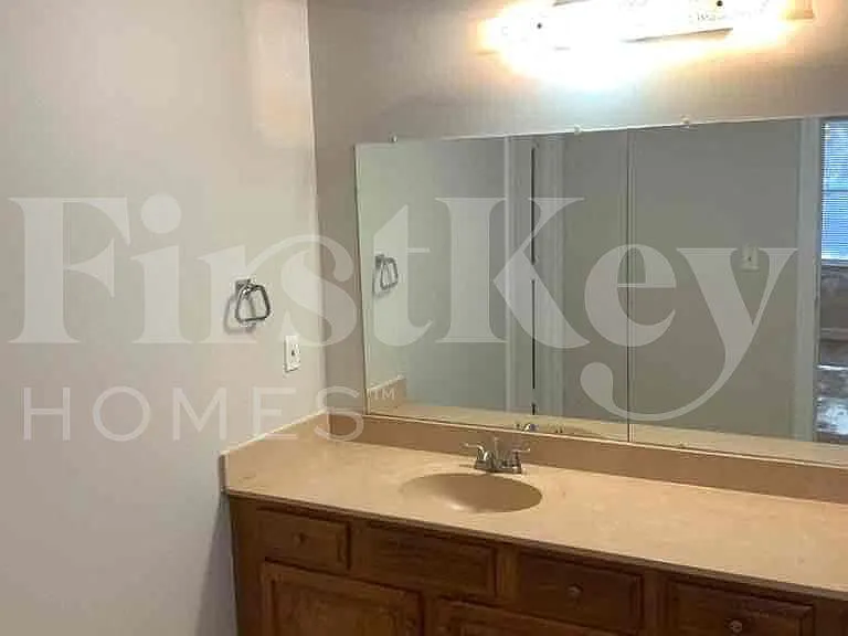 1395 Oakengate Dr — Photo 10