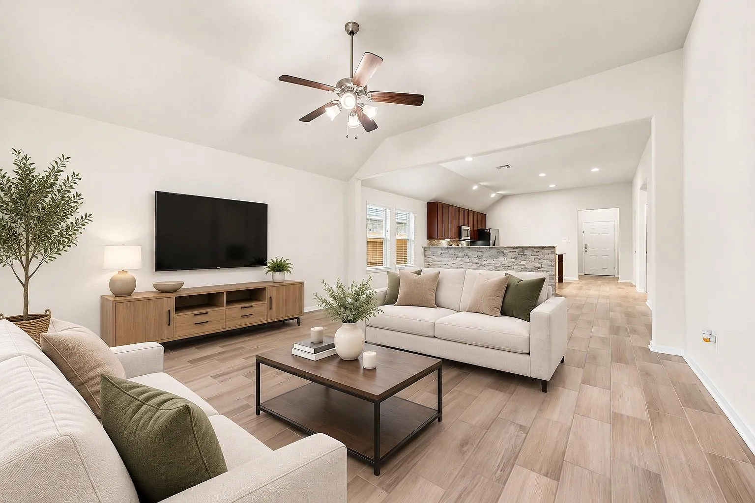3 bed, 2.0 bath, 1776 sqft, $2,150 — Photo 4