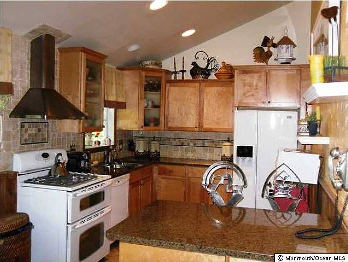 2nd image of 144 Irwin Pl