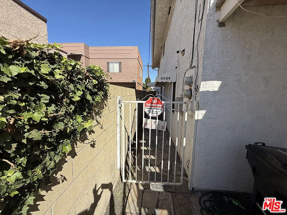 3 bed, 2.0 bath, 1500 sqft, $3,495 — Photo 2