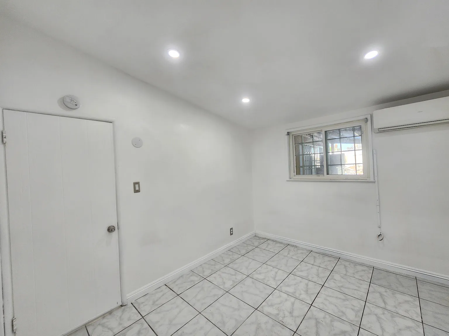 12402 Darnell St — Photo 4
