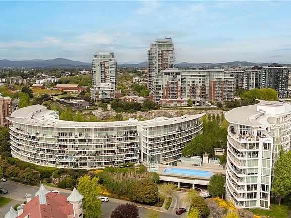 2nd image of 68 Songhees Rd #120