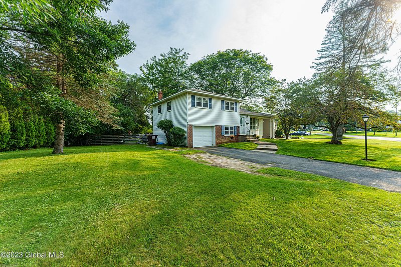 4th image of 2223 Webster Drive