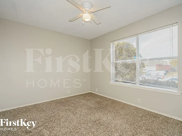 207 Prentice Dr — Photo 10