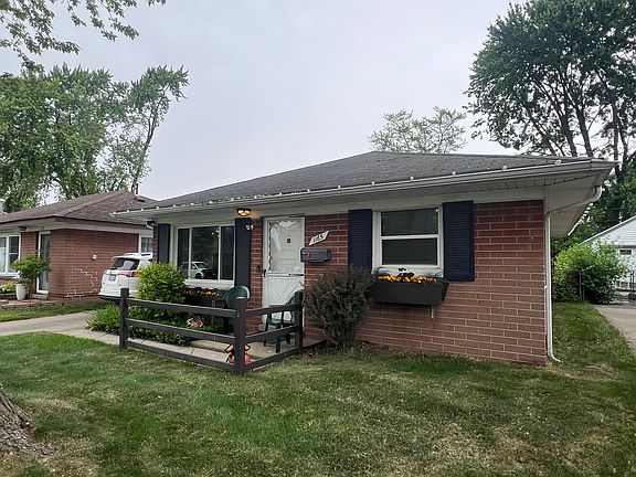 3rd image of 1165 E Barrett Ave