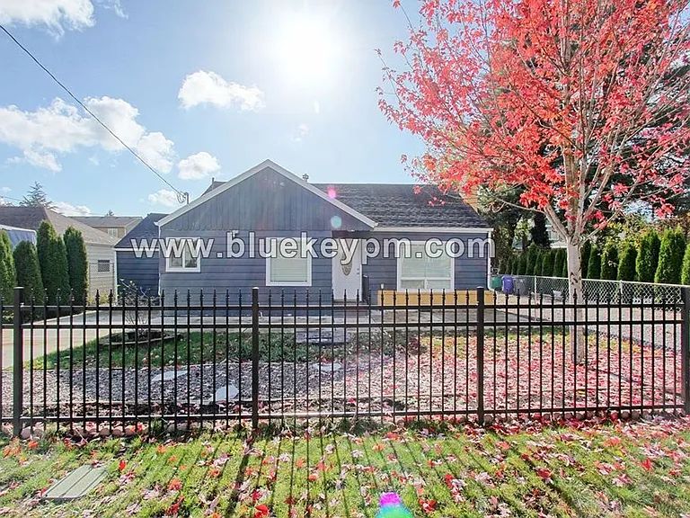 12220 SE Mill St — Photo 1