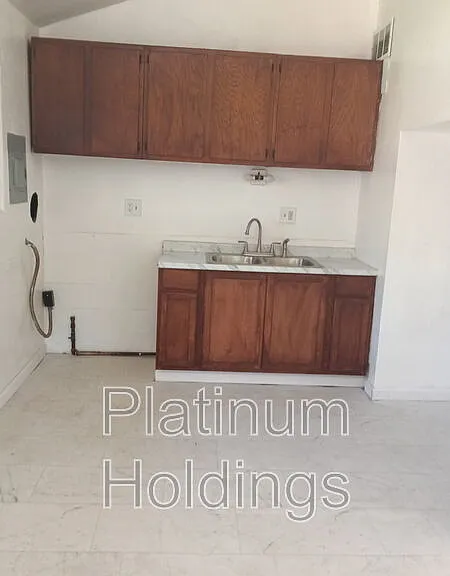 1057 Neville Ave — Photo 1
